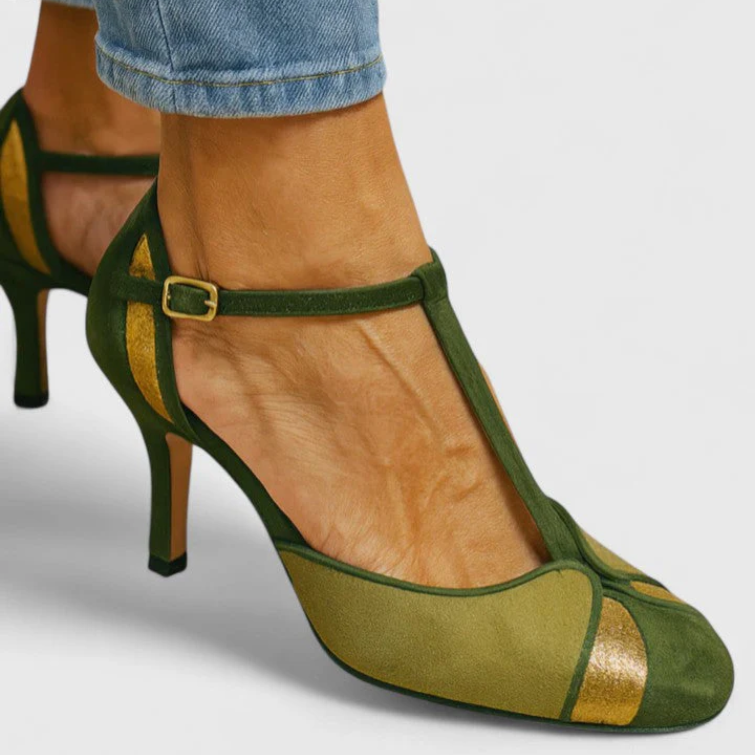 Sandalias Verde Vintage con Toque de Elegancia