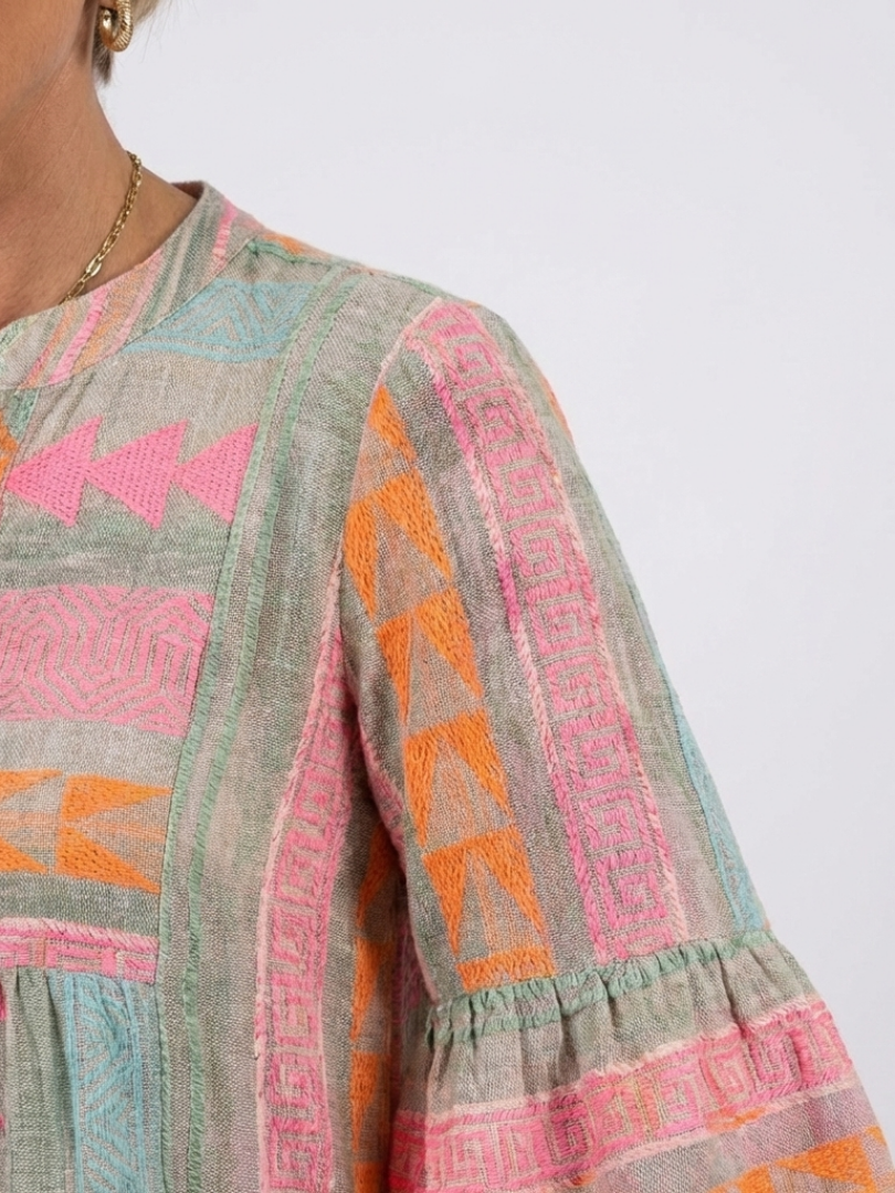 Maelle | Vestido de Rodilla con Estampado Geométrico y Escote en V