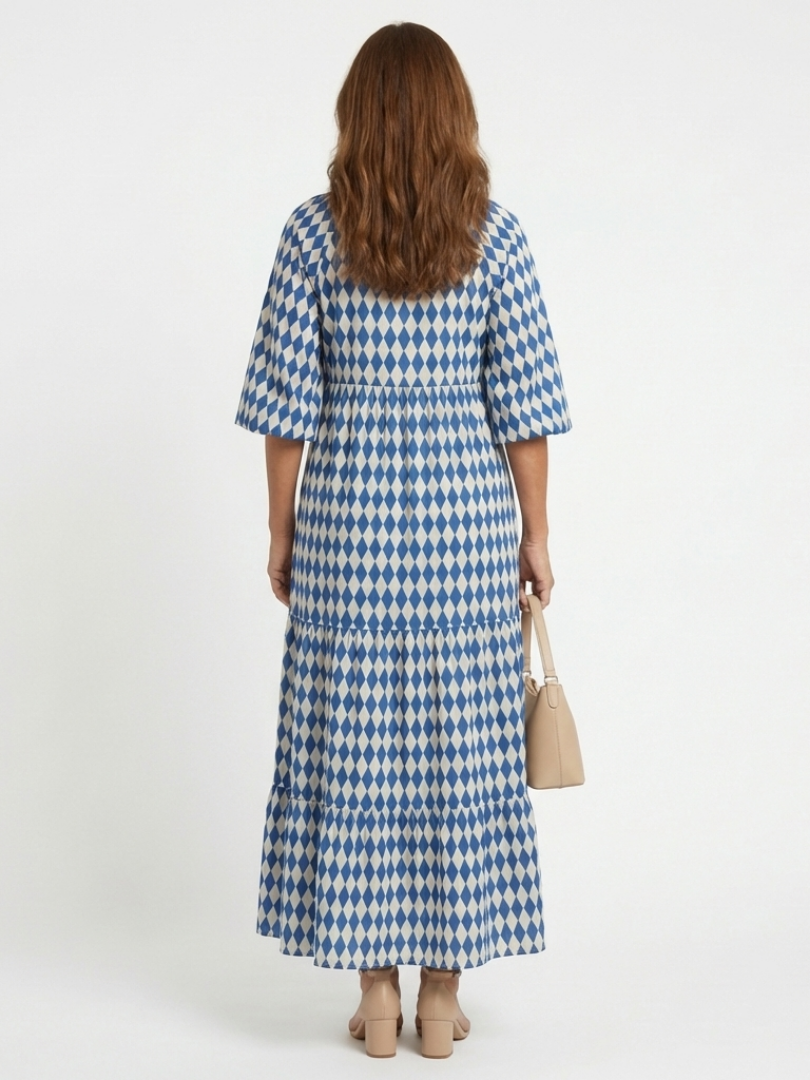 Elodie | Vestido Midi con Volantes y Estampado de Diamantes