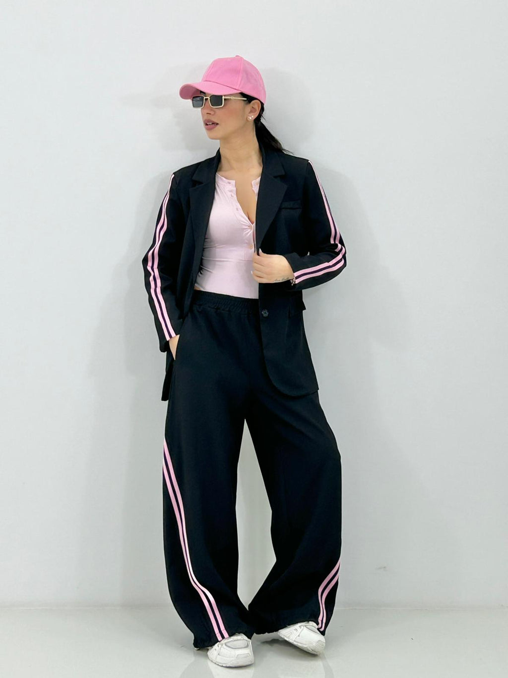 CONJUNTO DE LÍNEA CONTRASTANTE