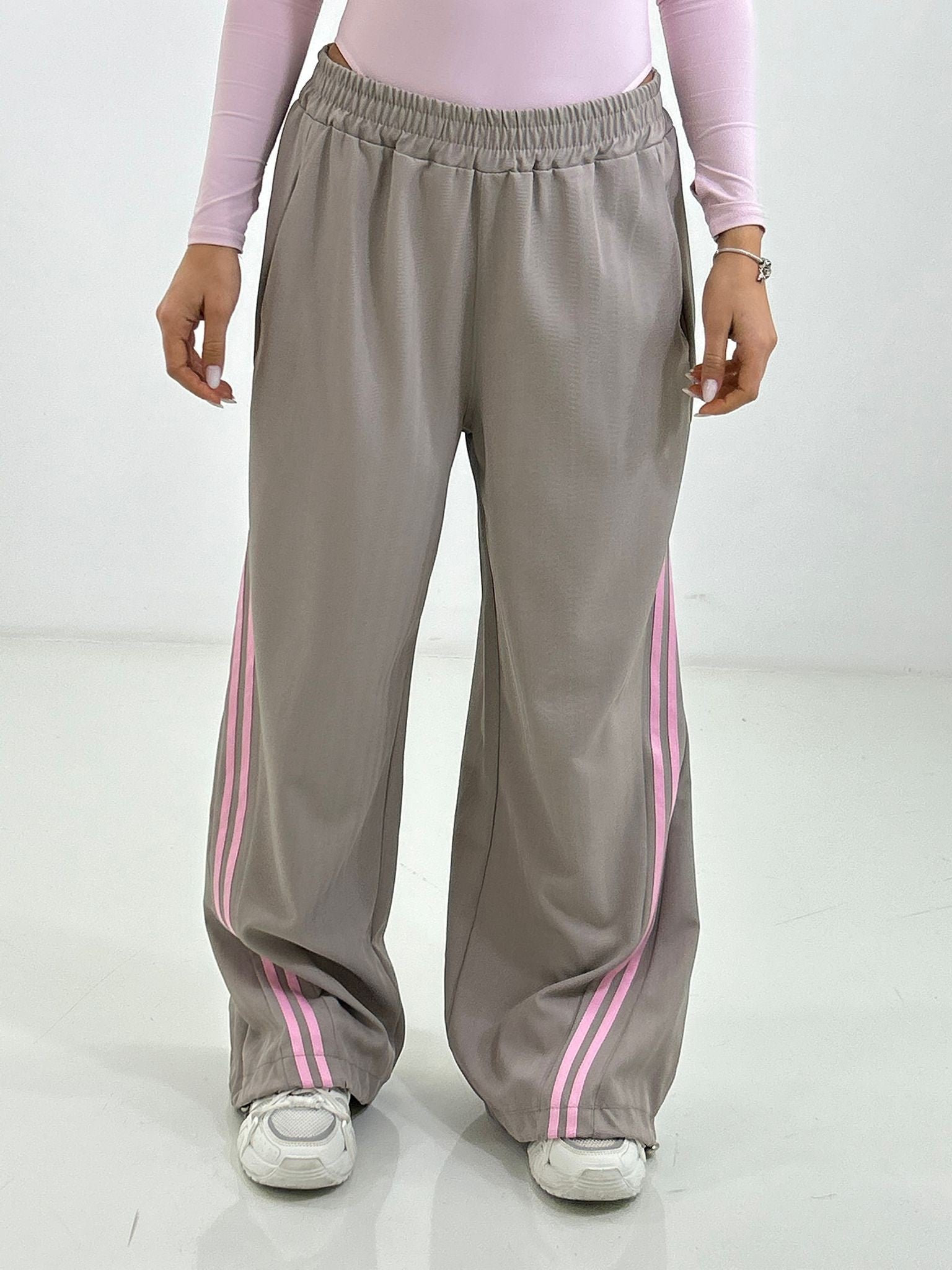 CONJUNTO DE LÍNEA CONTRASTANTE