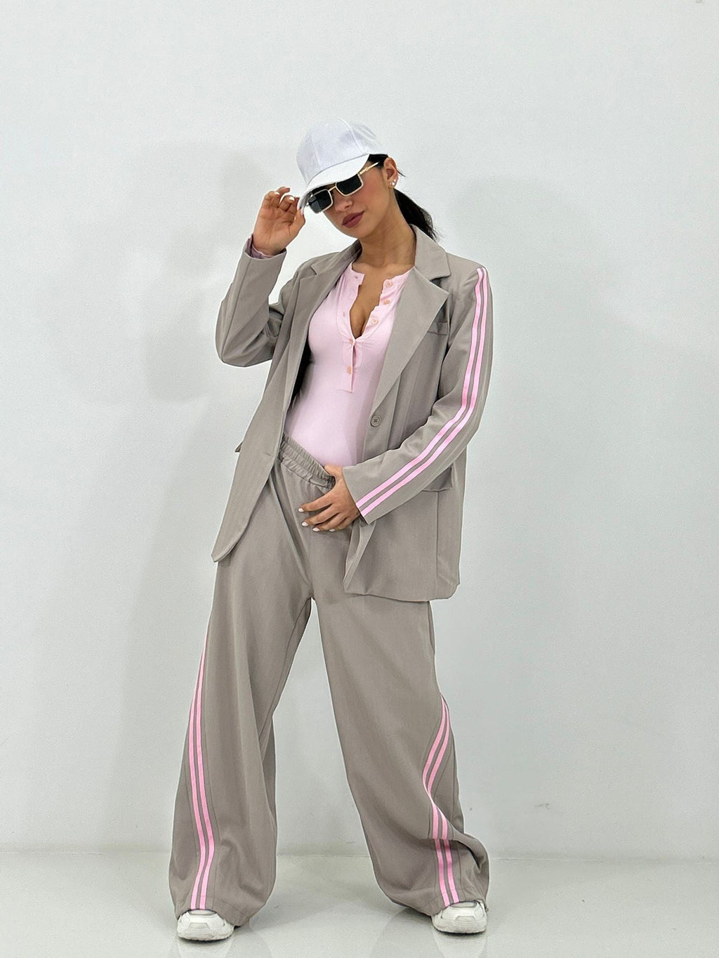 CONJUNTO DE LÍNEA CONTRASTANTE