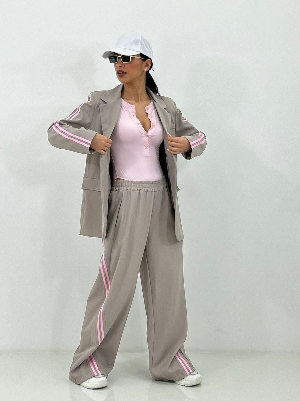 CONJUNTO DE LÍNEA CONTRASTANTE