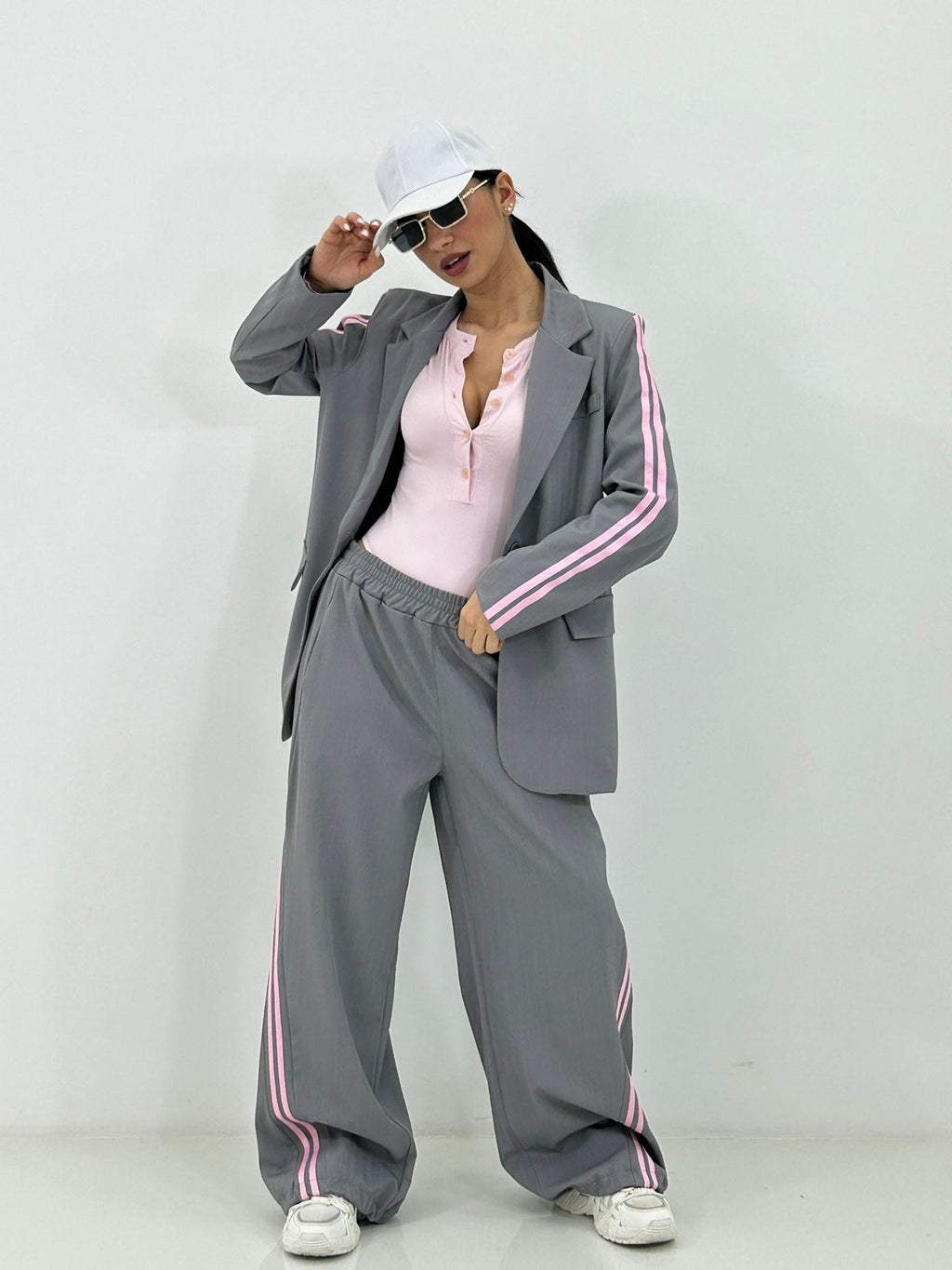 CONJUNTO DE LÍNEA CONTRASTANTE