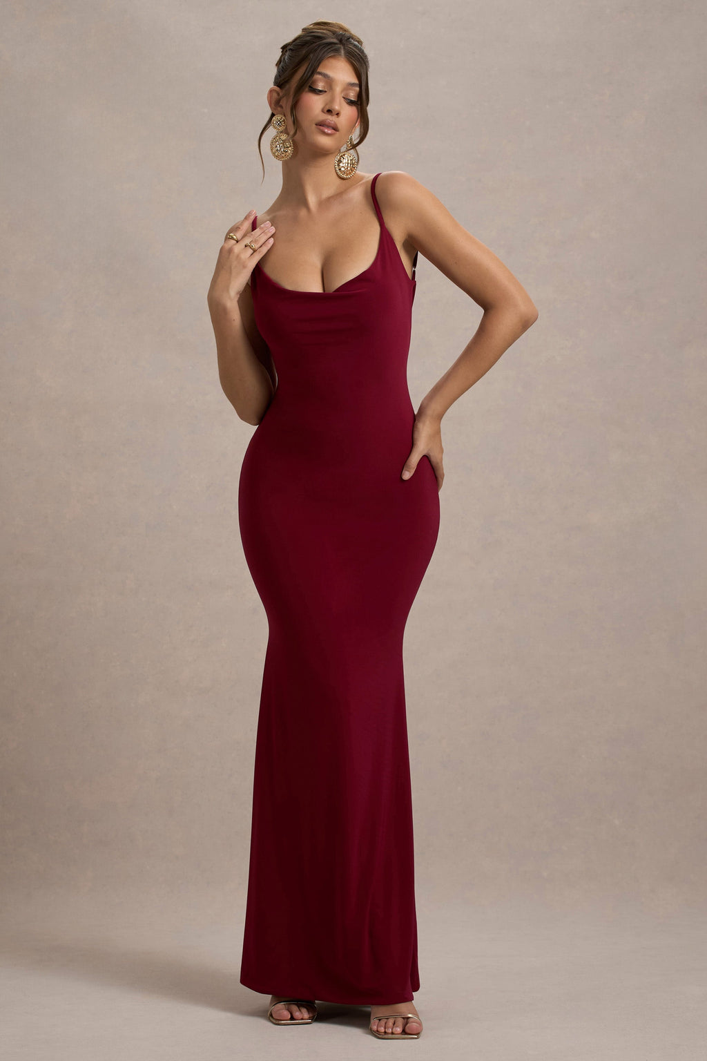 Francoise | Vestido largo ajustado con detalle de encaje en la espalda y tirantes finos