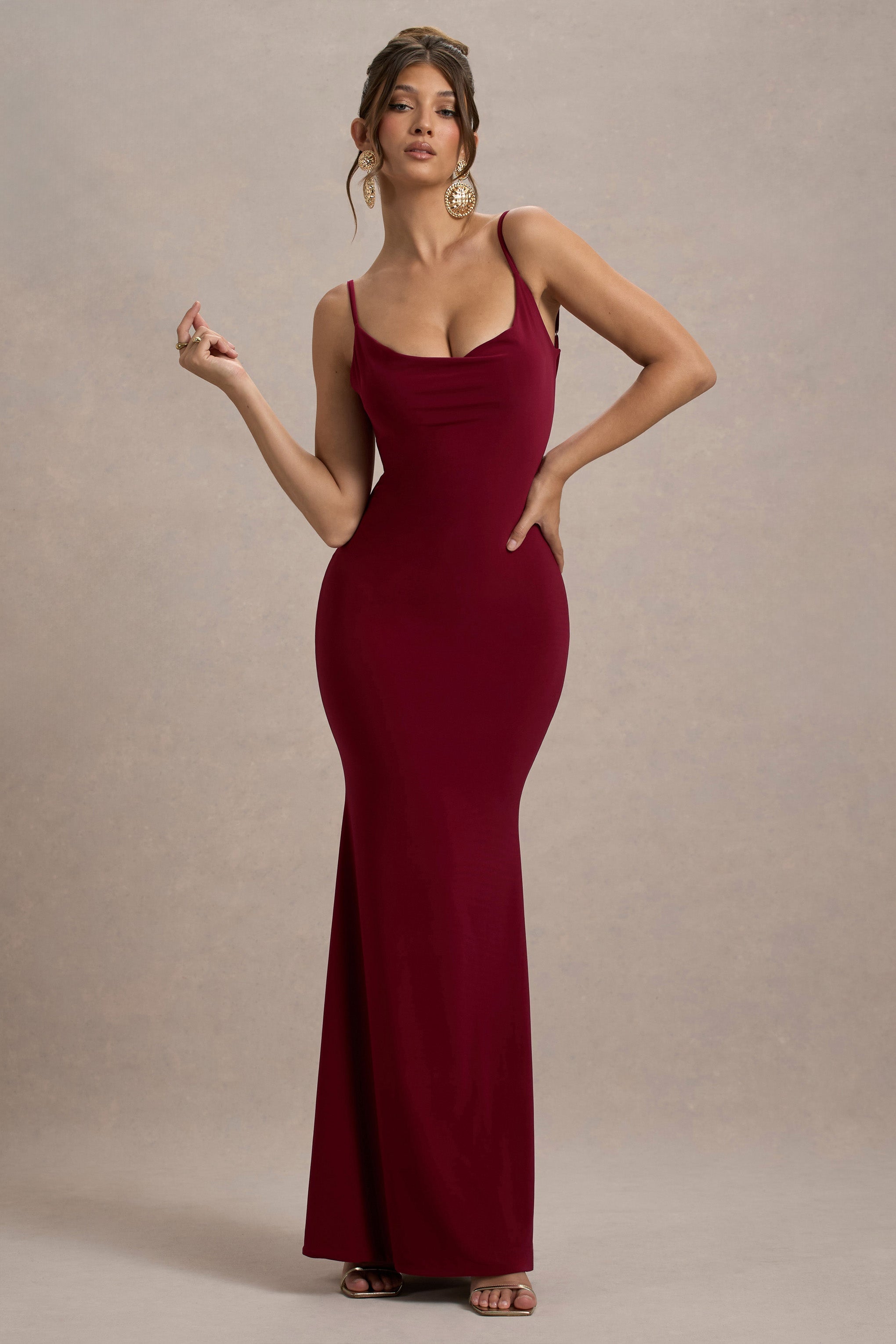 Francoise | Vestido largo ajustado con detalle de encaje en la espalda y tirantes finos
