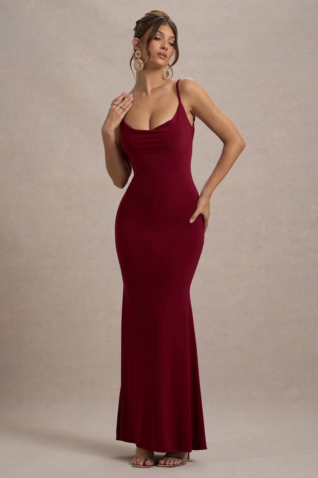 Francoise | Vestido largo ajustado con detalle de encaje en la espalda y tirantes finos