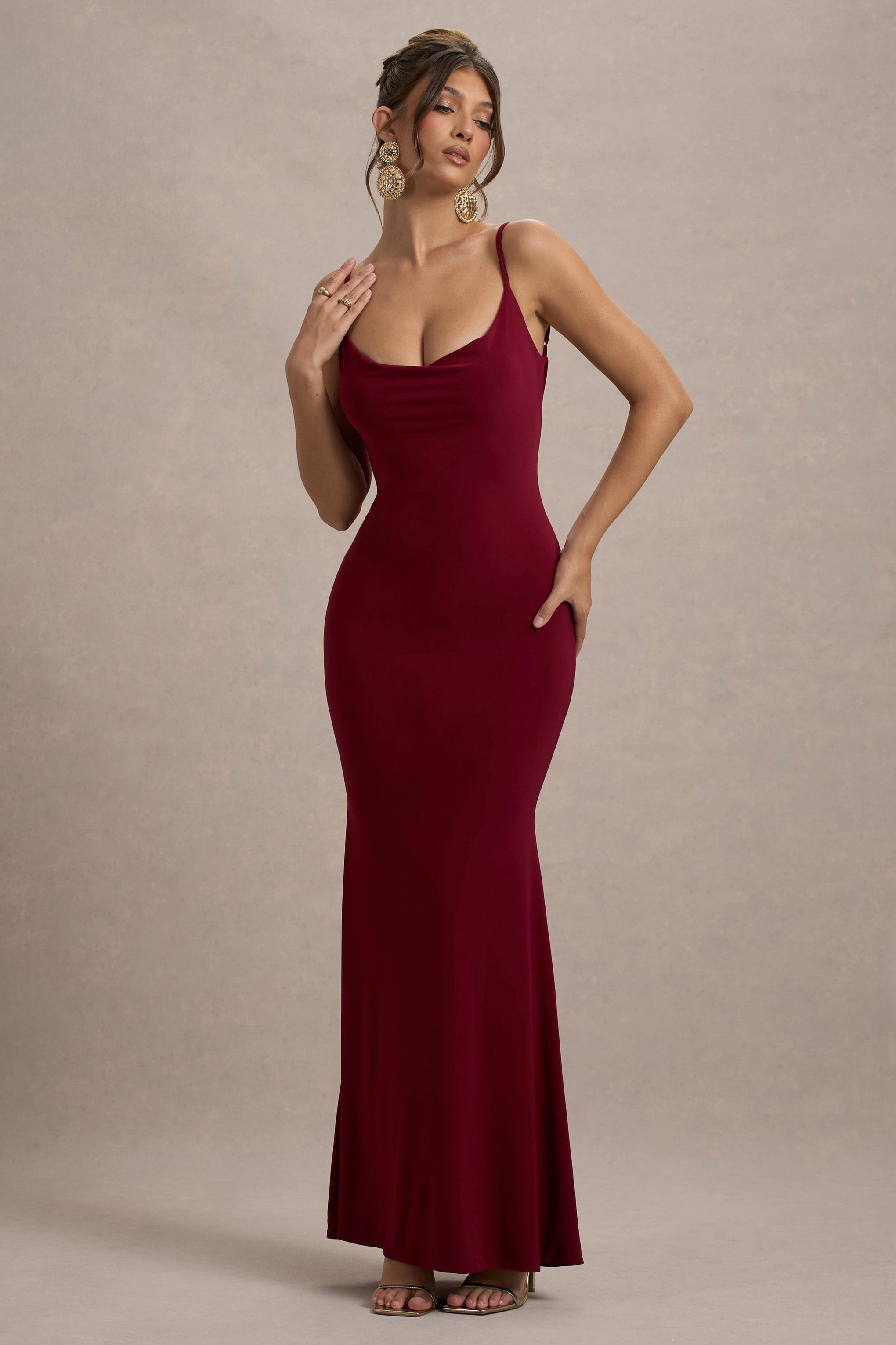 Francoise | Vestido largo ajustado con detalle de encaje en la espalda y tirantes finos