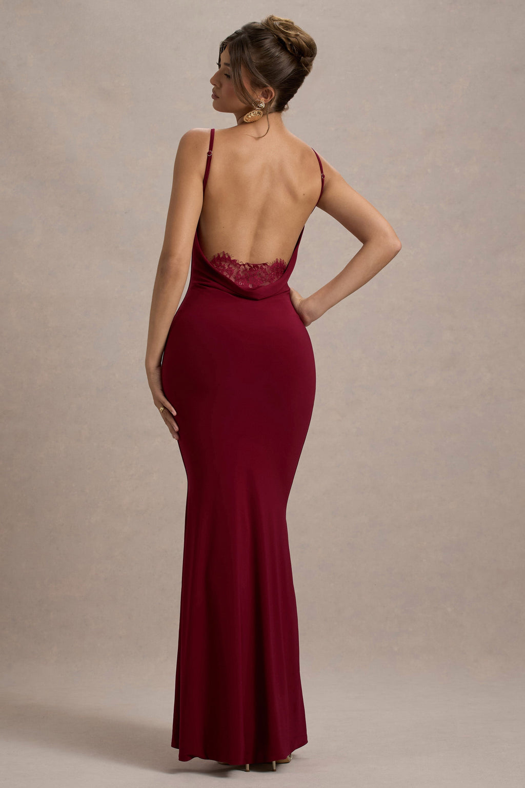 Francoise | Vestido largo ajustado con detalle de encaje en la espalda y tirantes finos