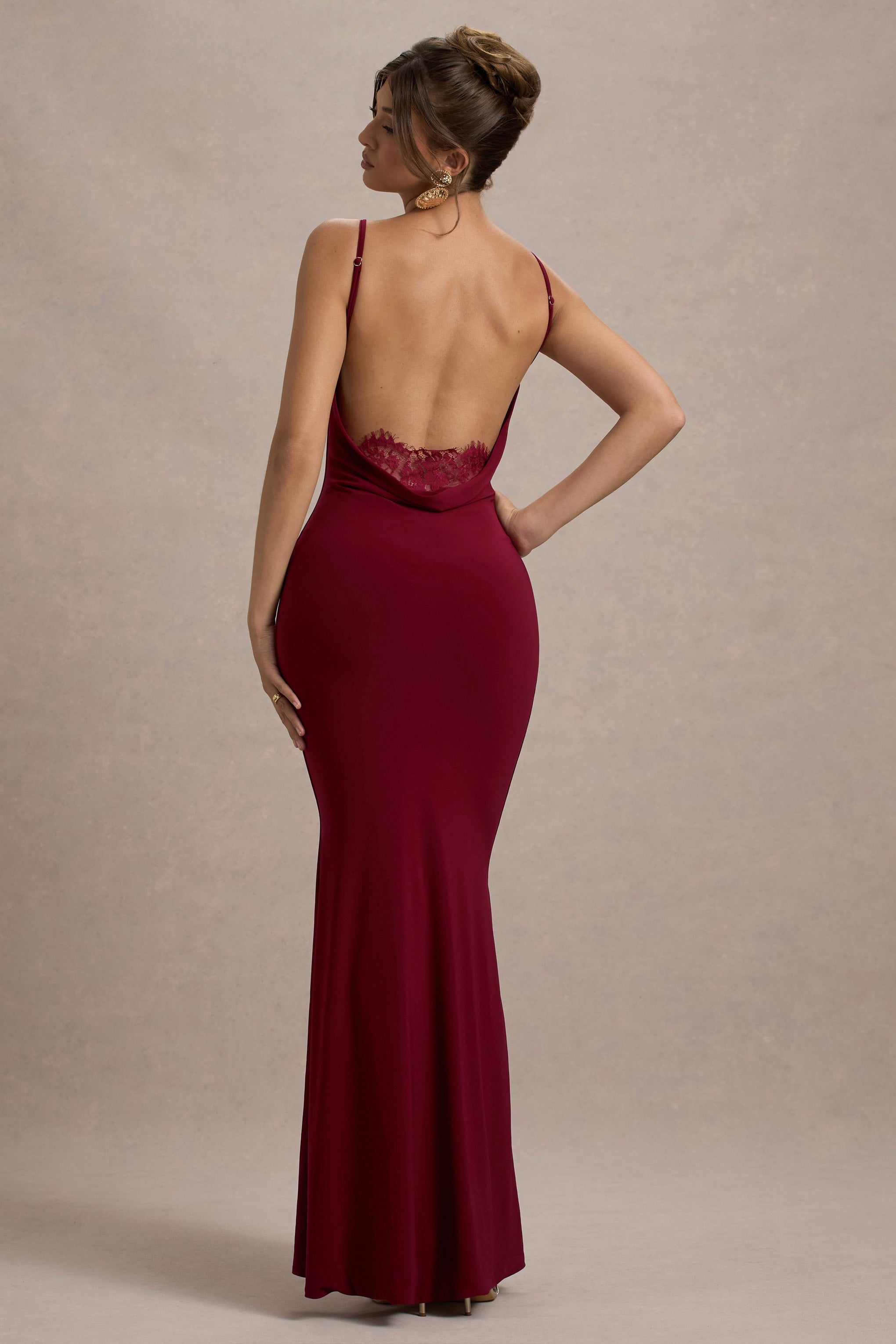 Francoise | Vestido largo ajustado con detalle de encaje en la espalda y tirantes finos