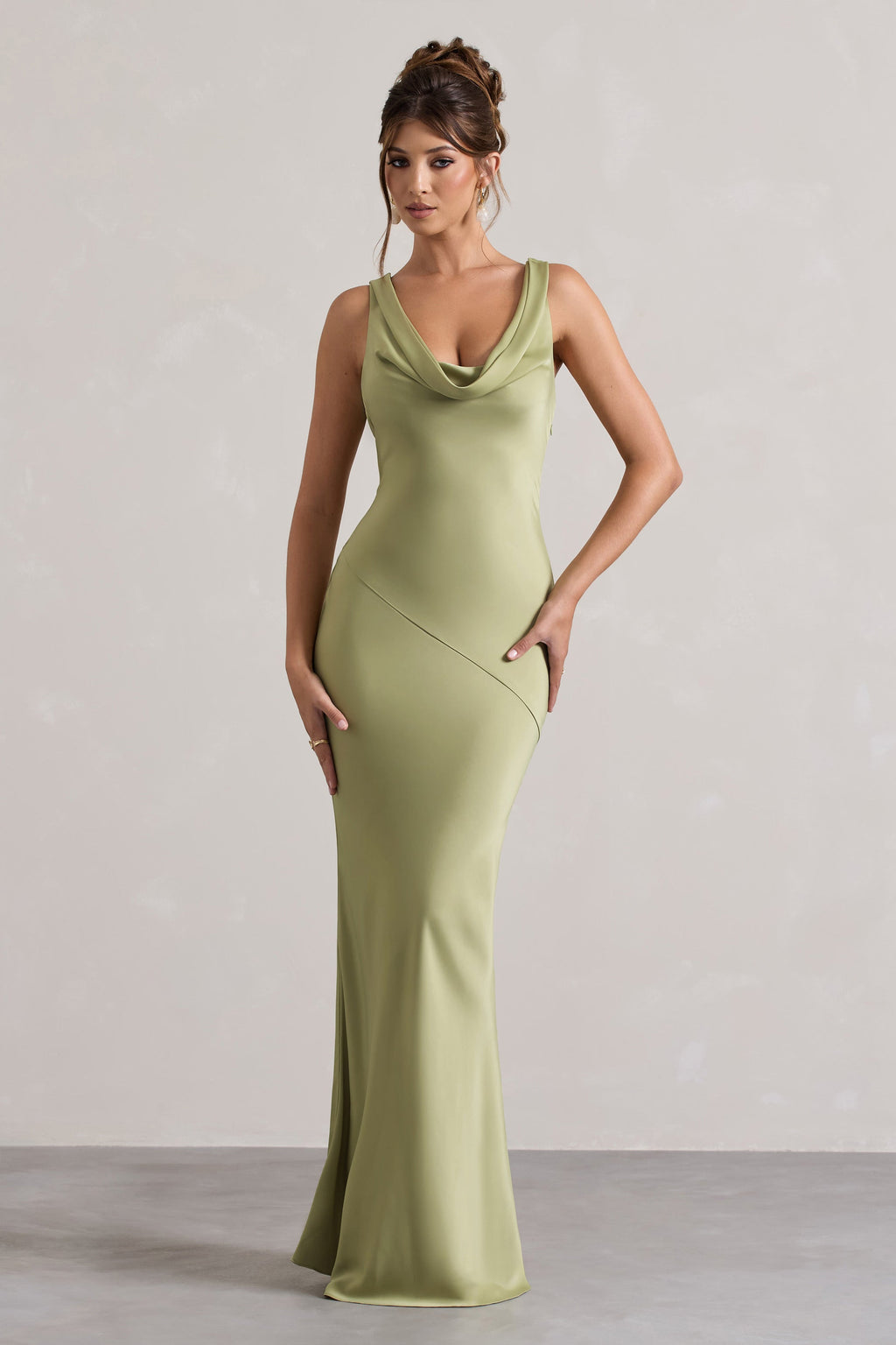 Alesso | Vestido Largo satinado en verde oliva claro con escote drapeado