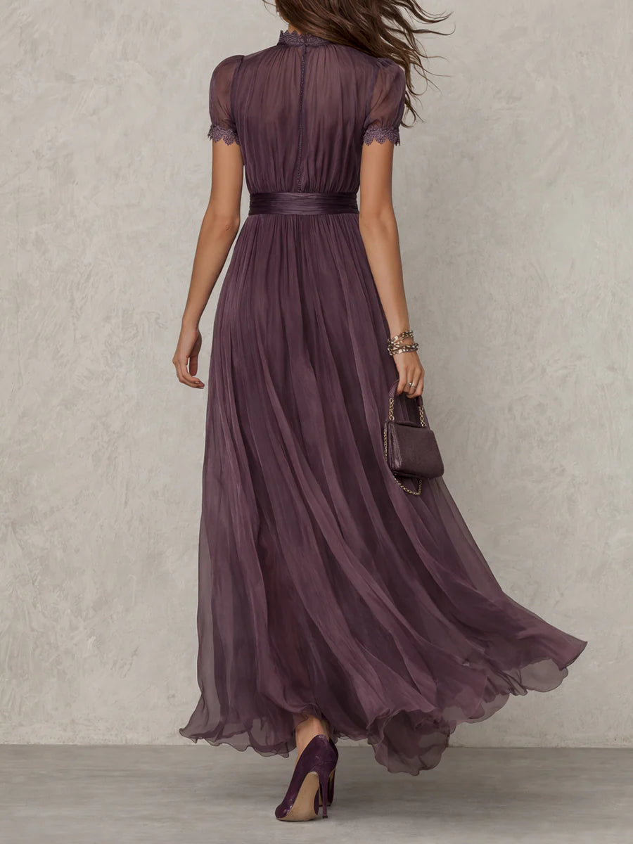 Flavia - Vestido largo violeta con escote en gota y delicado borde de encaje de gasa