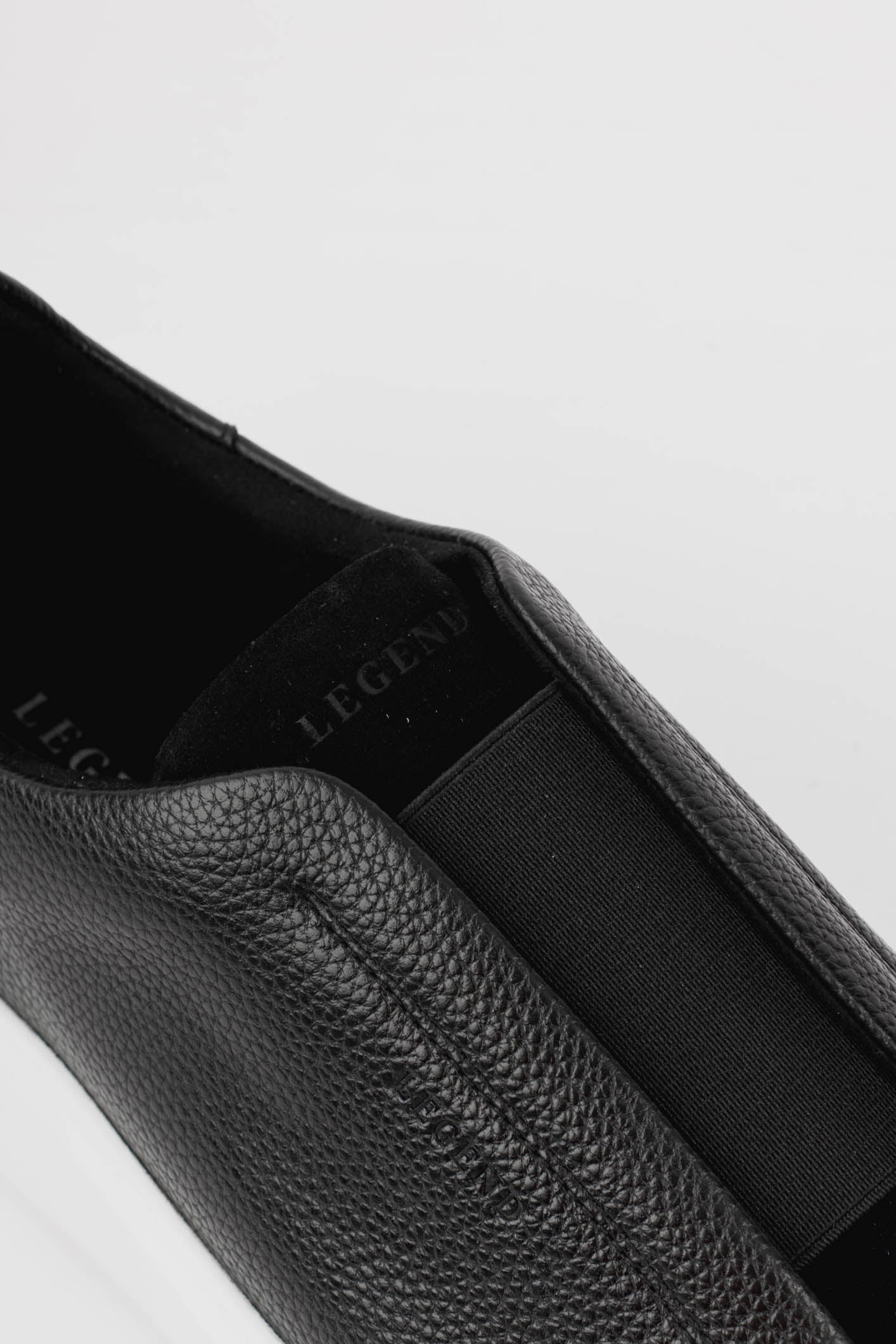 Zapatilla de Velour - Color Negro