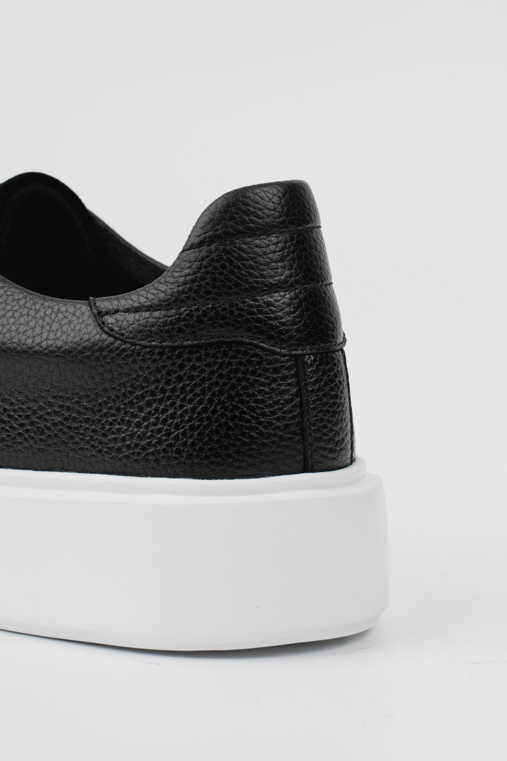 Zapatilla de Velour - Color Negro