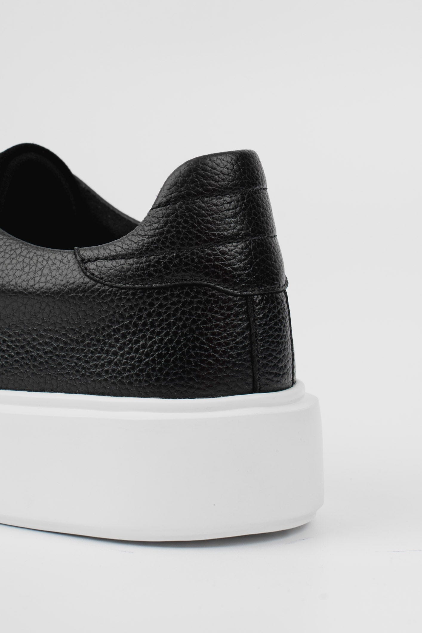 Zapatilla de Velour - Color Negro