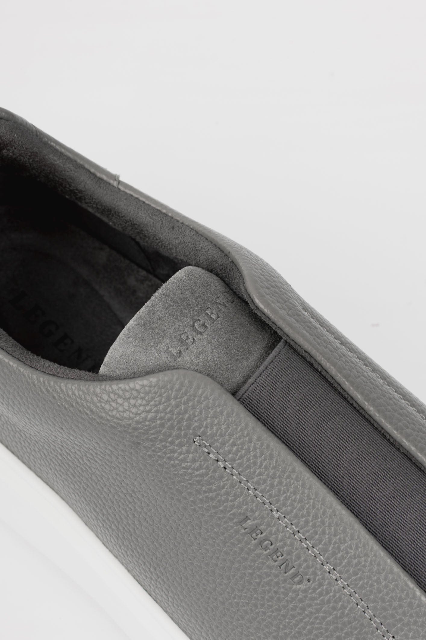 Zapatilla de Velour - Color Gris