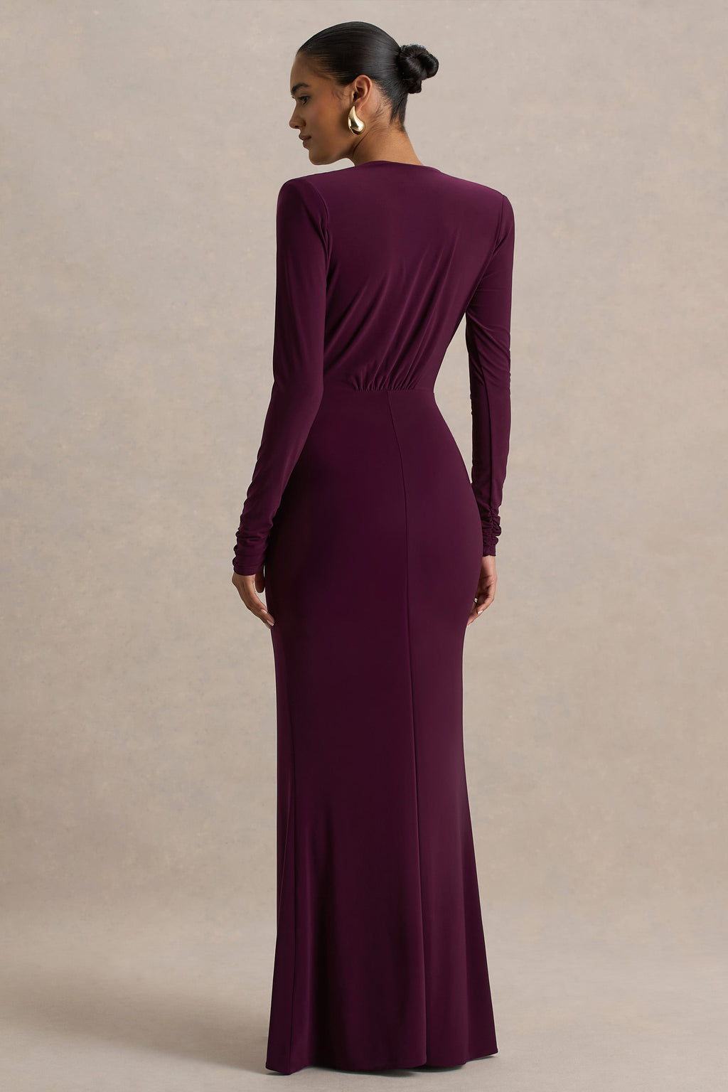 Flashy | Vestido Largo burdeos con escote pronunciado y detalles fruncidos