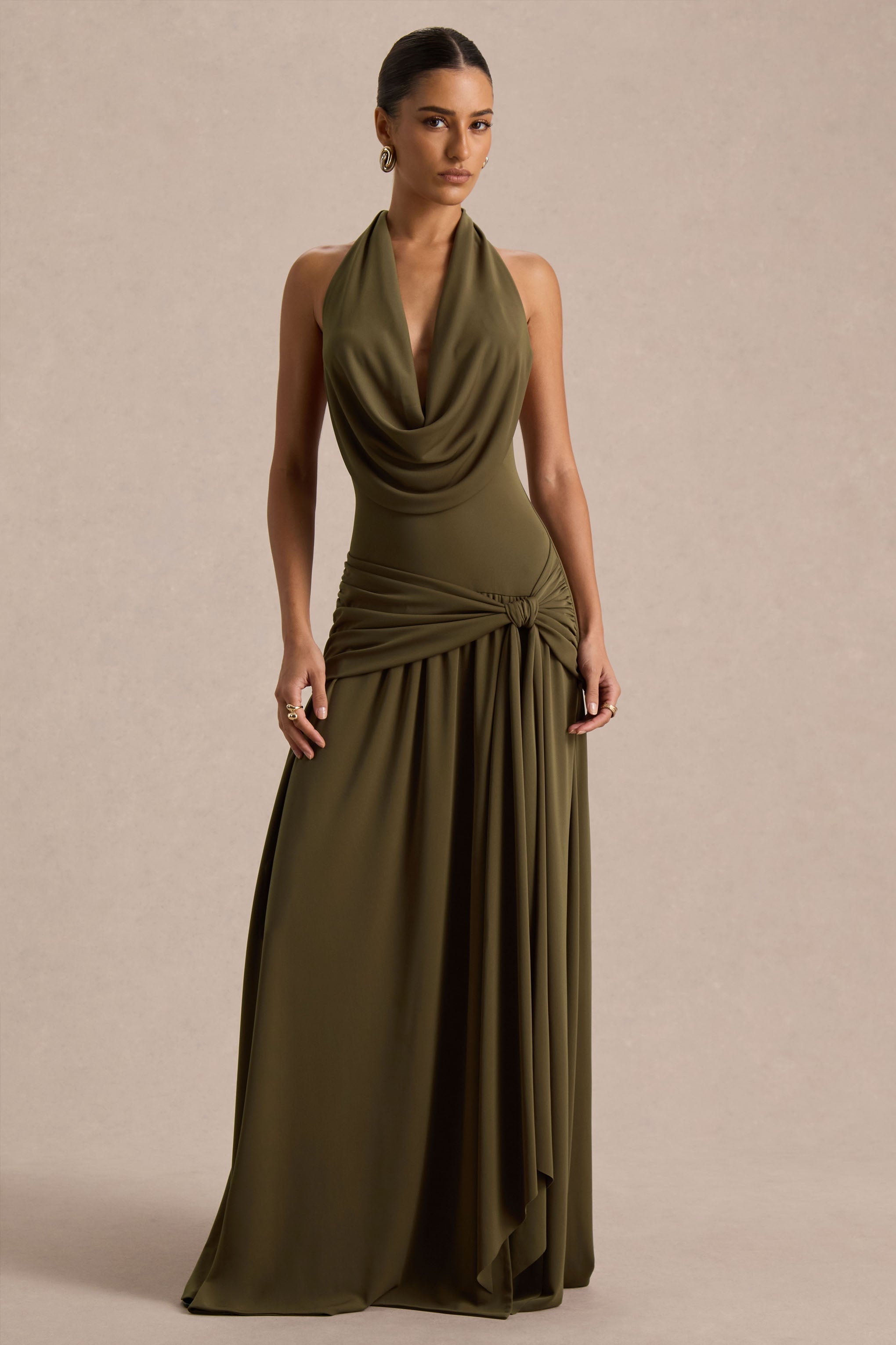 Mist | Vestido largo verde oliva con escote pronunciado y abertura frontal
