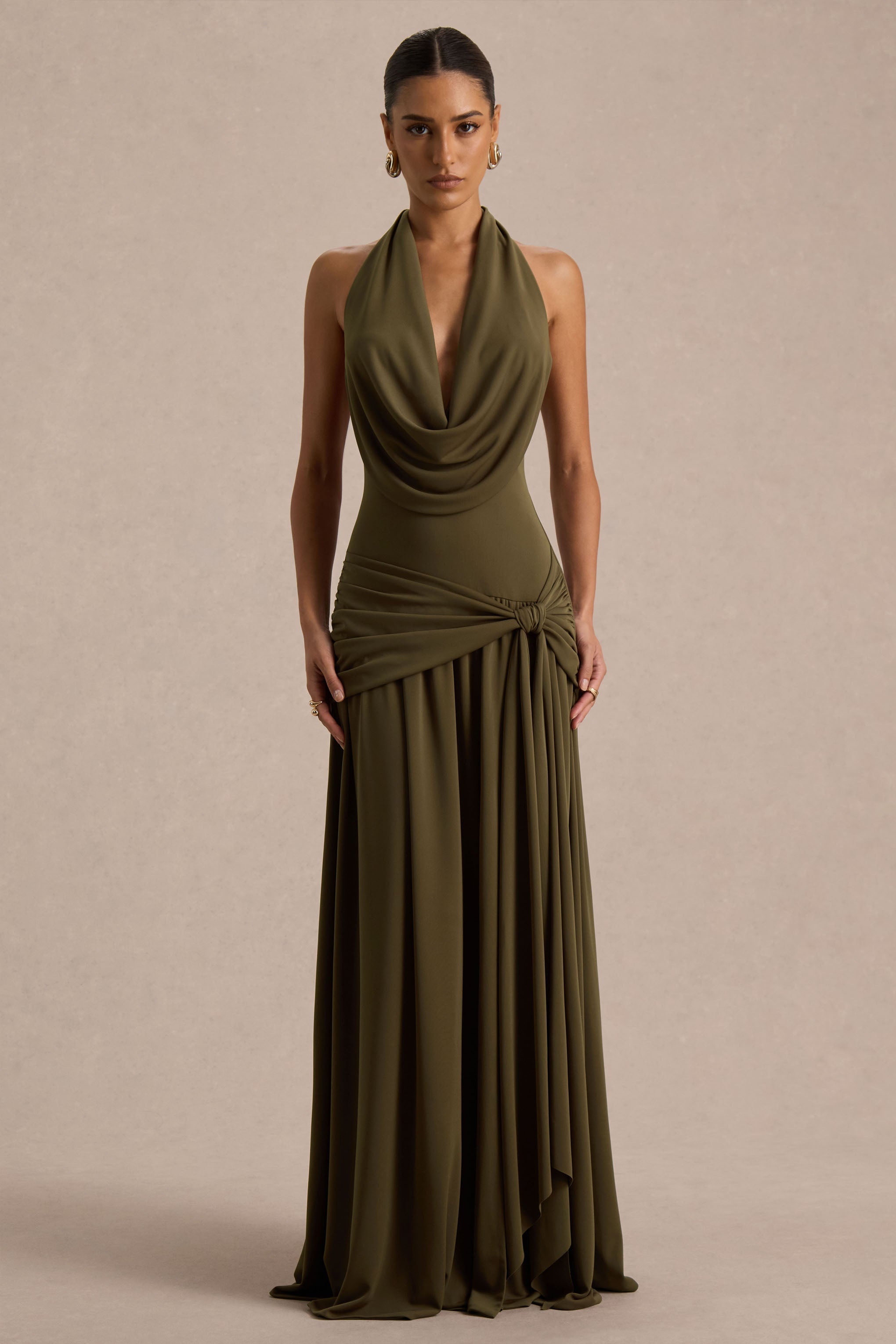 Mist | Vestido largo verde oliva con escote pronunciado y abertura frontal