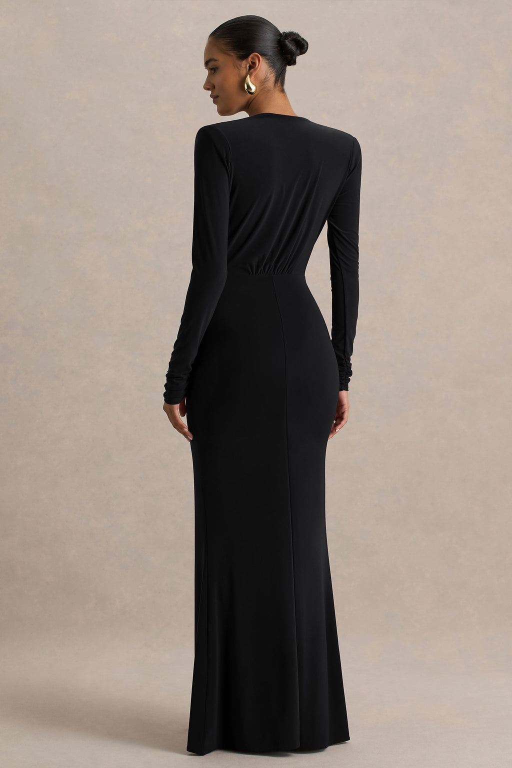 Flashy | Vestido Largo burdeos con escote pronunciado y detalles fruncidos
