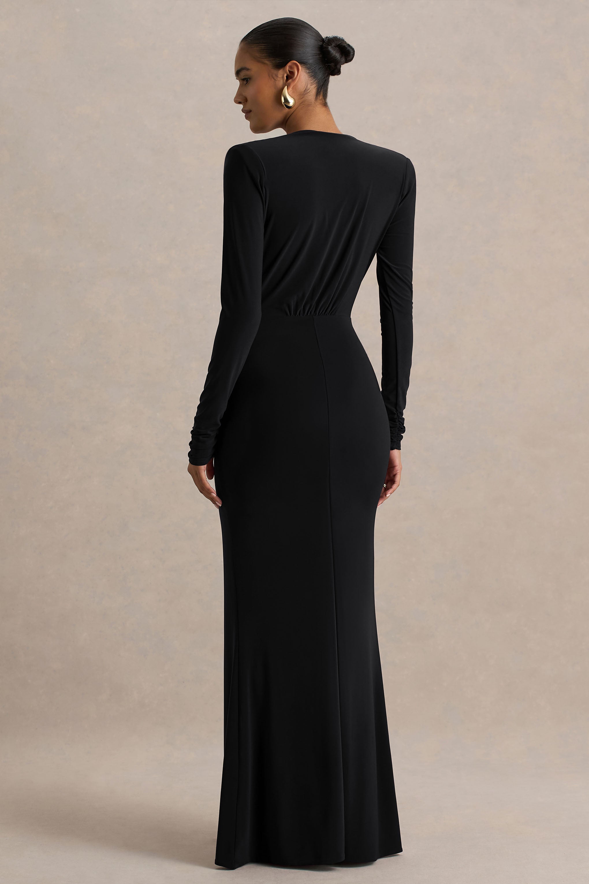 Flashy | Vestido Largo burdeos con escote pronunciado y detalles fruncidos