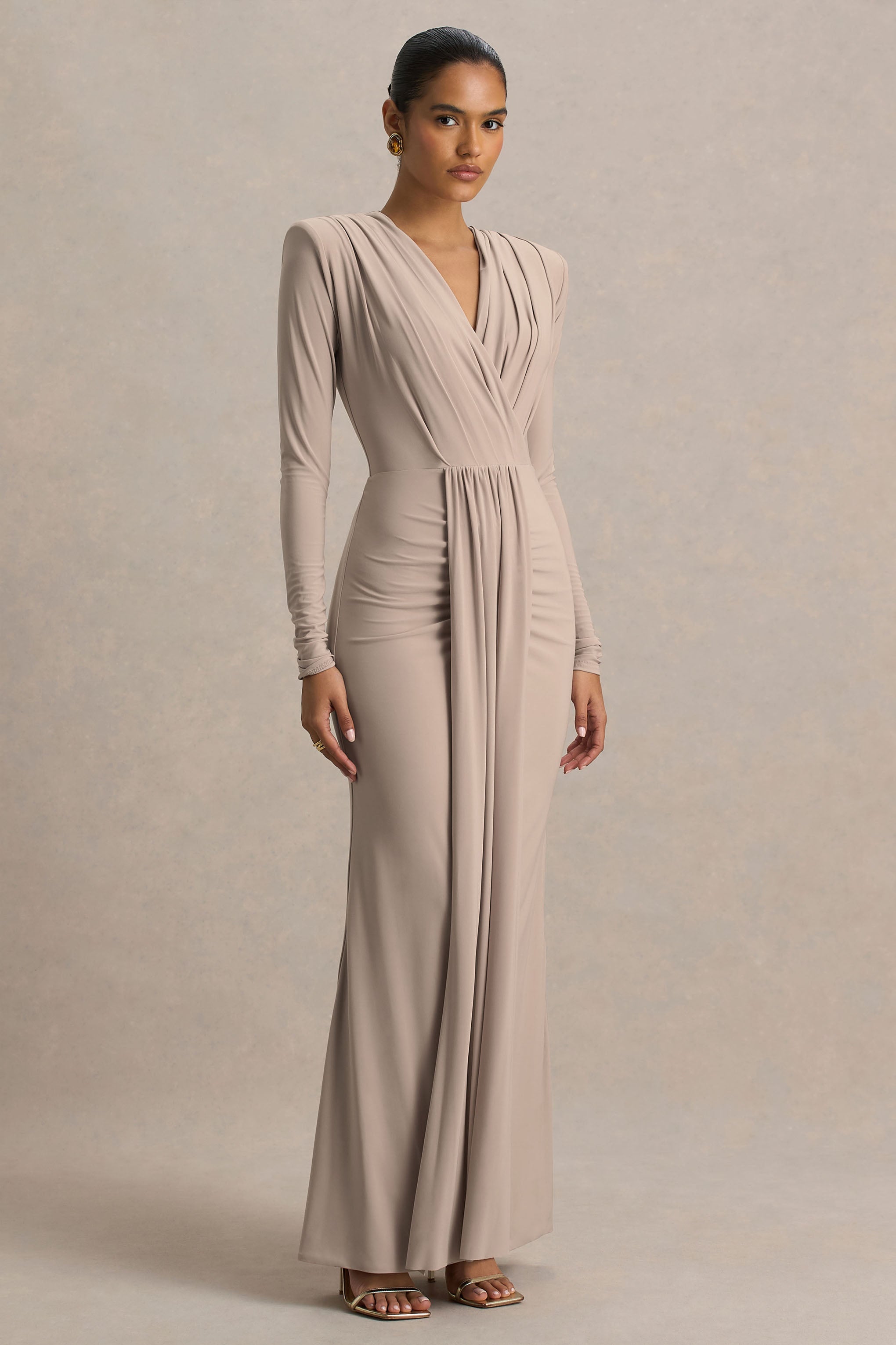 Flashy | Vestido Largo burdeos con escote pronunciado y detalles fruncidos