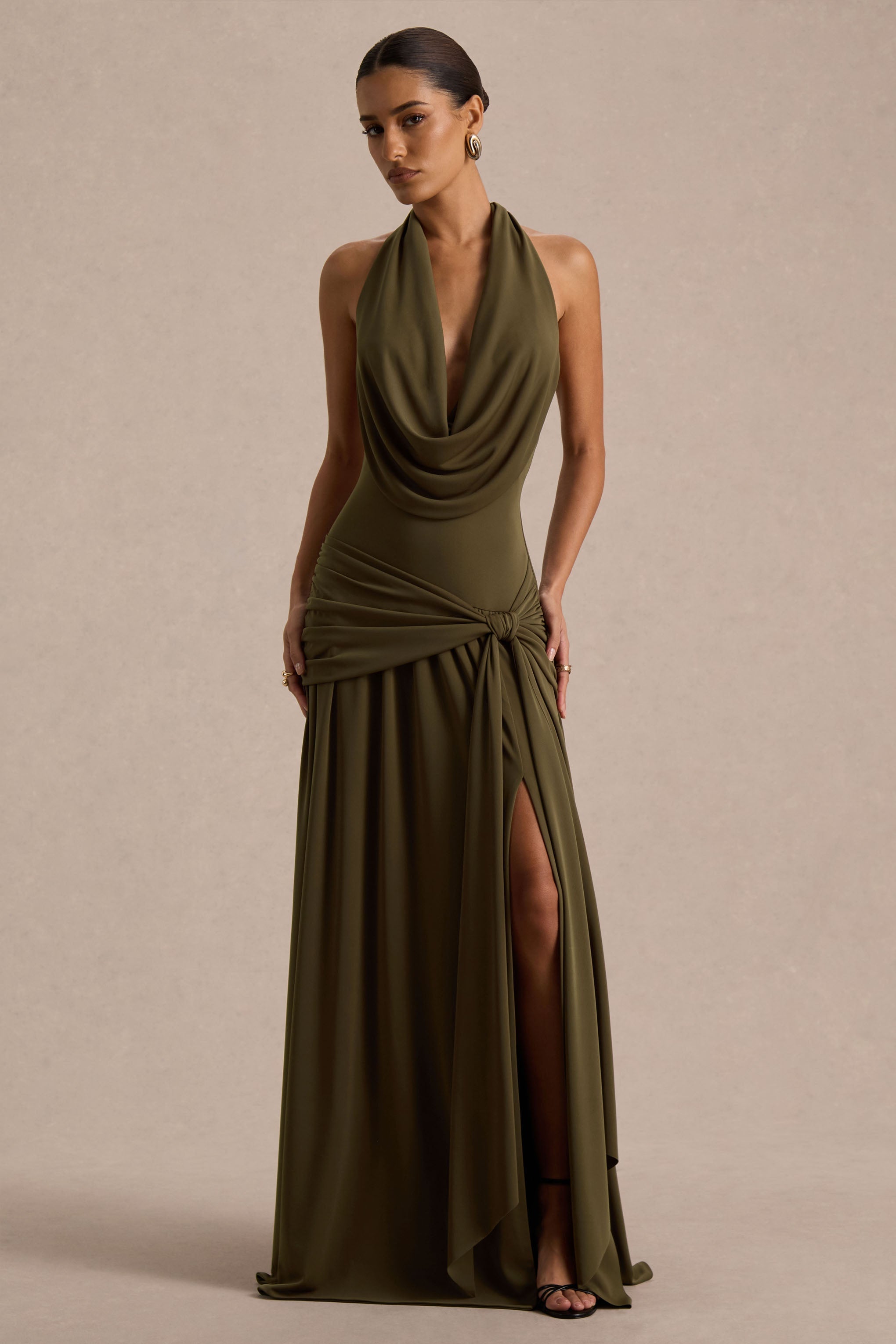 Mist | Vestido largo verde oliva con escote pronunciado y abertura frontal