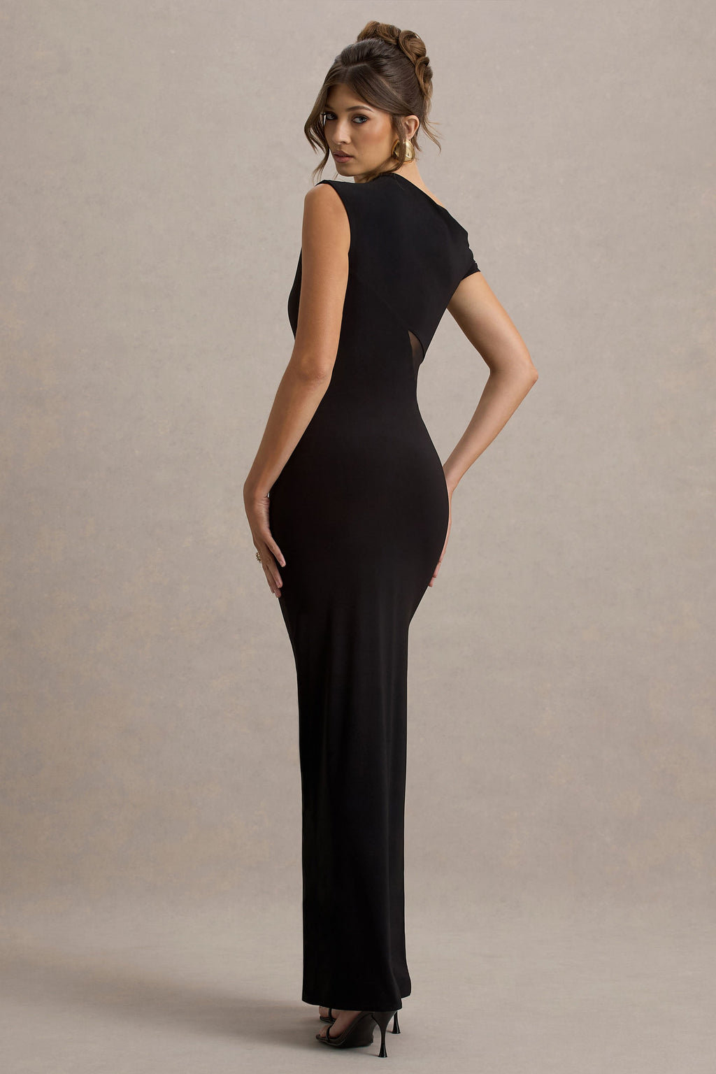 Emily | Vestido largo Negro Asimétrico con Abertura y Detalles de Malla